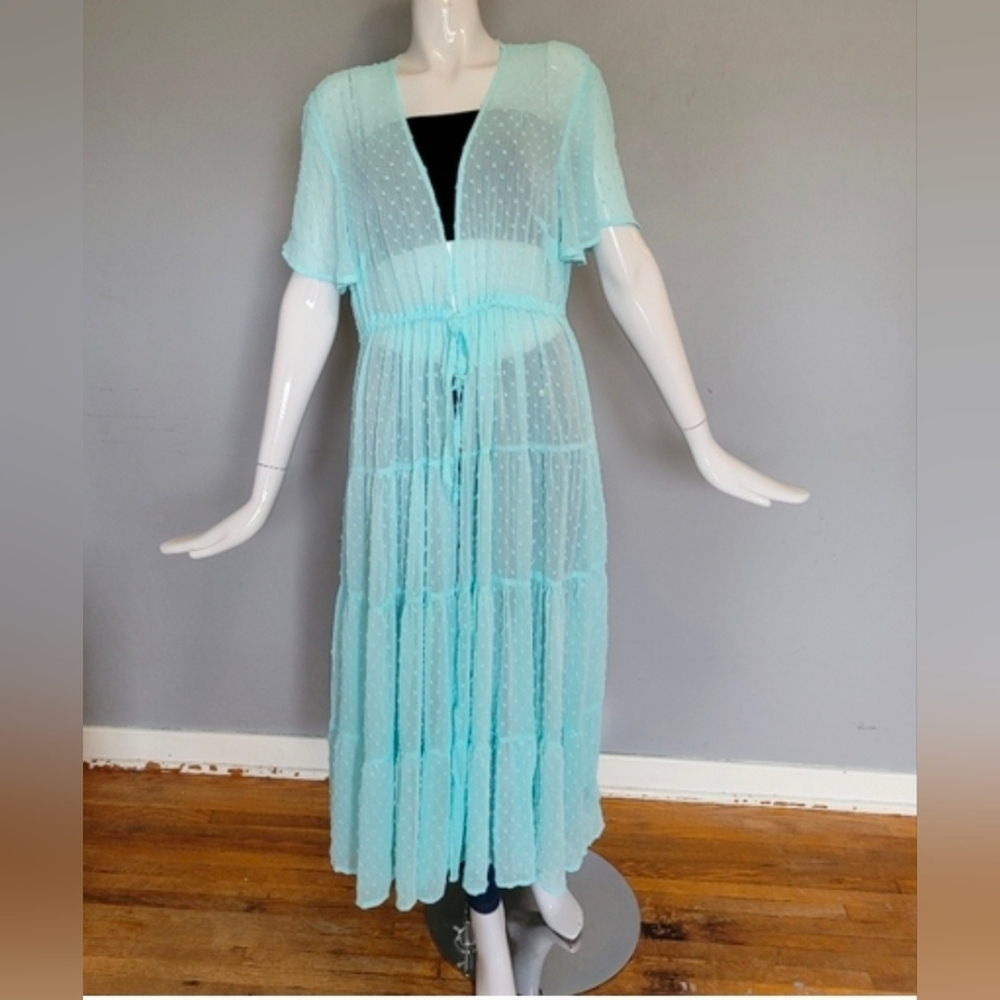 Torrid Short Sleeved Clip Dot Kimono - Size 1X - Picture 1 of 3
